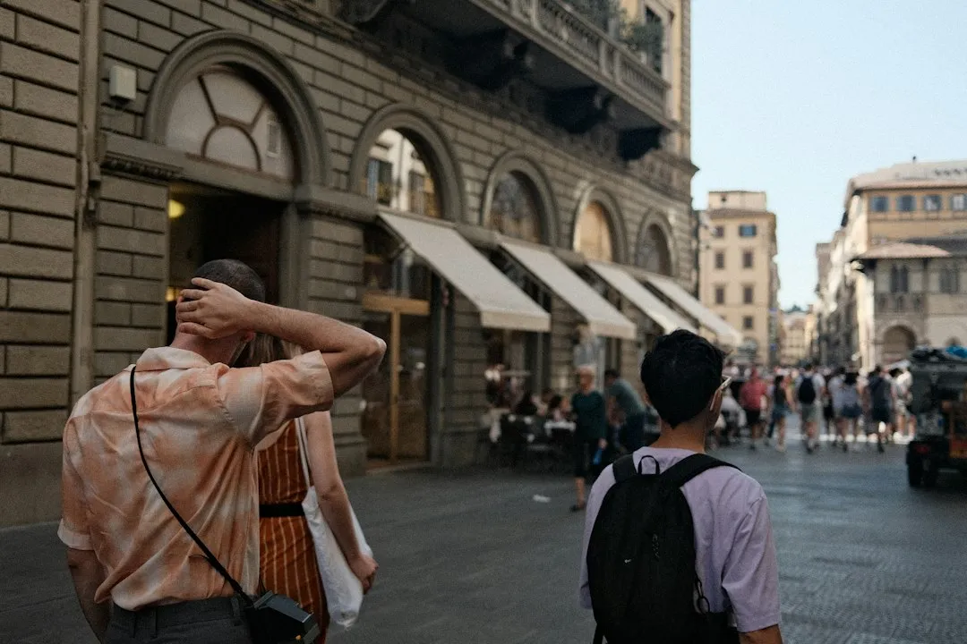 航拍与旅拍在品牌策划落地中的应用对比:哪种视觉方案更适合你的项目正文配图 2
