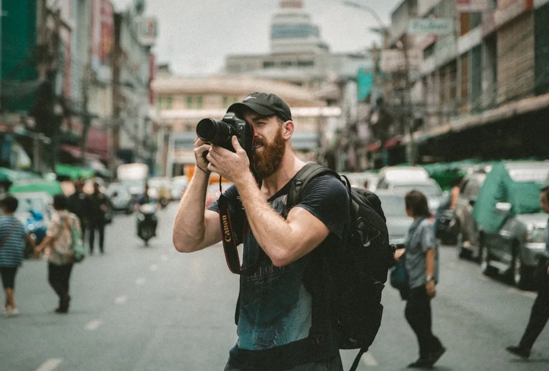 航拍与旅拍在商业摄影中的应用对比：场景适配与拍摄器材选型指南正文配图 2